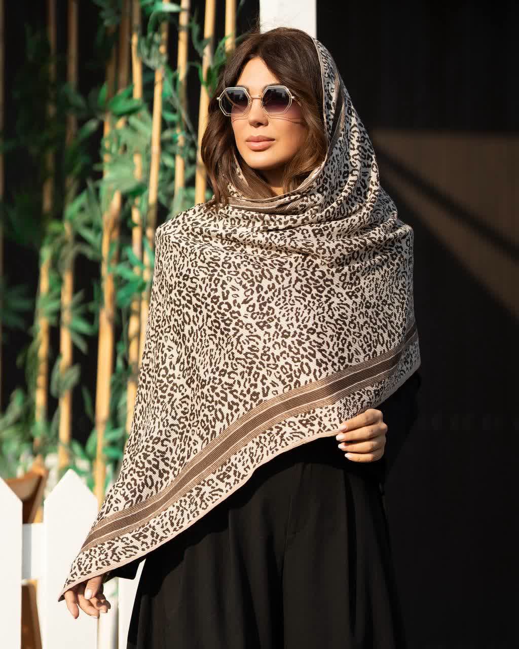 شال پلیسه گان دوزی شده چاپ خیس پارچه جناقی