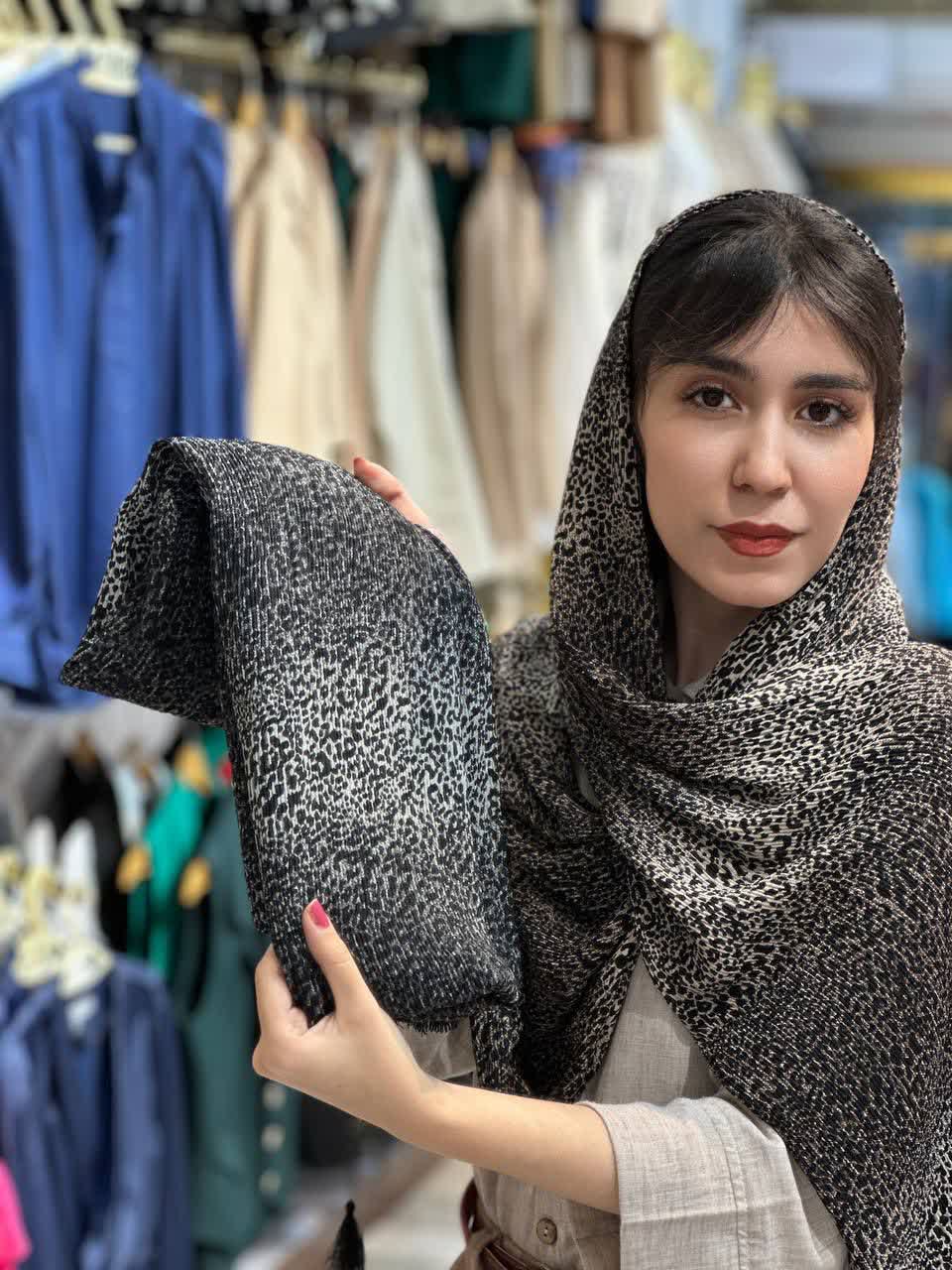 شال پلیسه منگوله دار